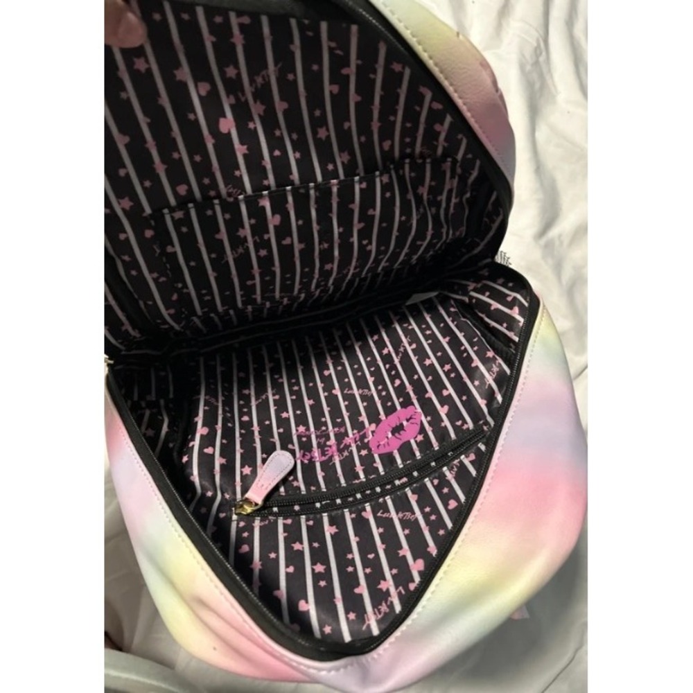 Betsey Johnson Backpack Womens Large Pastel Rainbow Heart Quilted Ombre - Picture 2 of 4